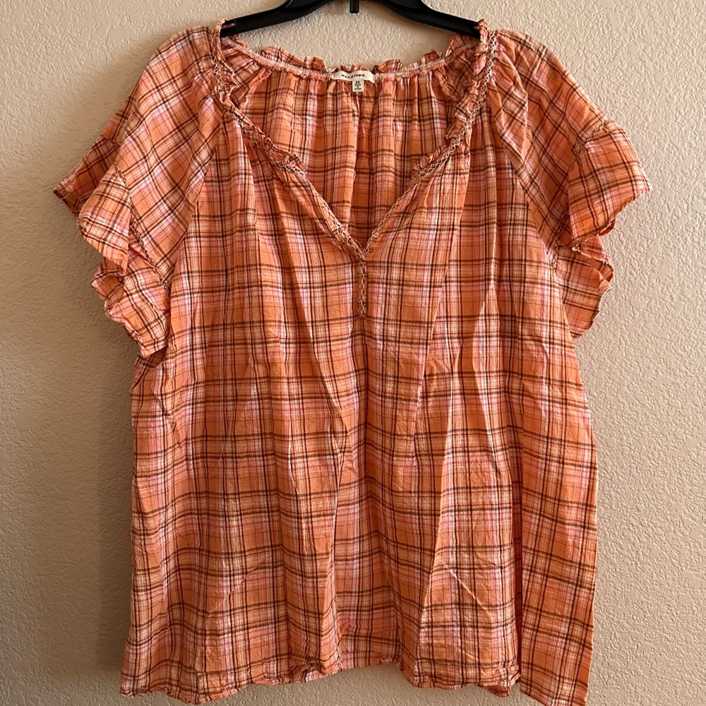 Women's blouse size 2X.